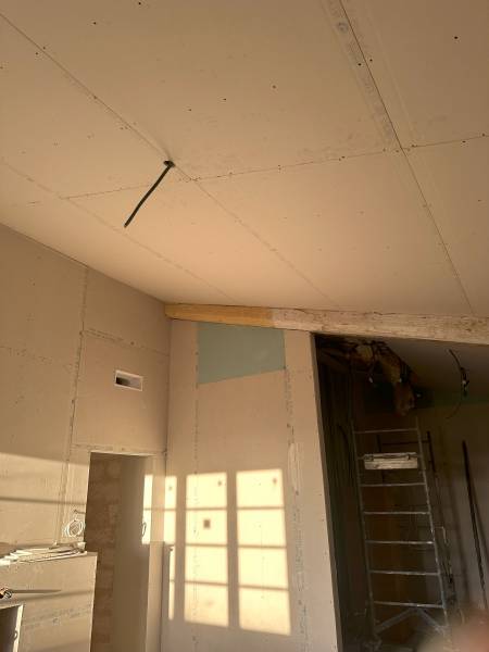 Rénovation lourde d'une vieille grange en pied du château de Castries